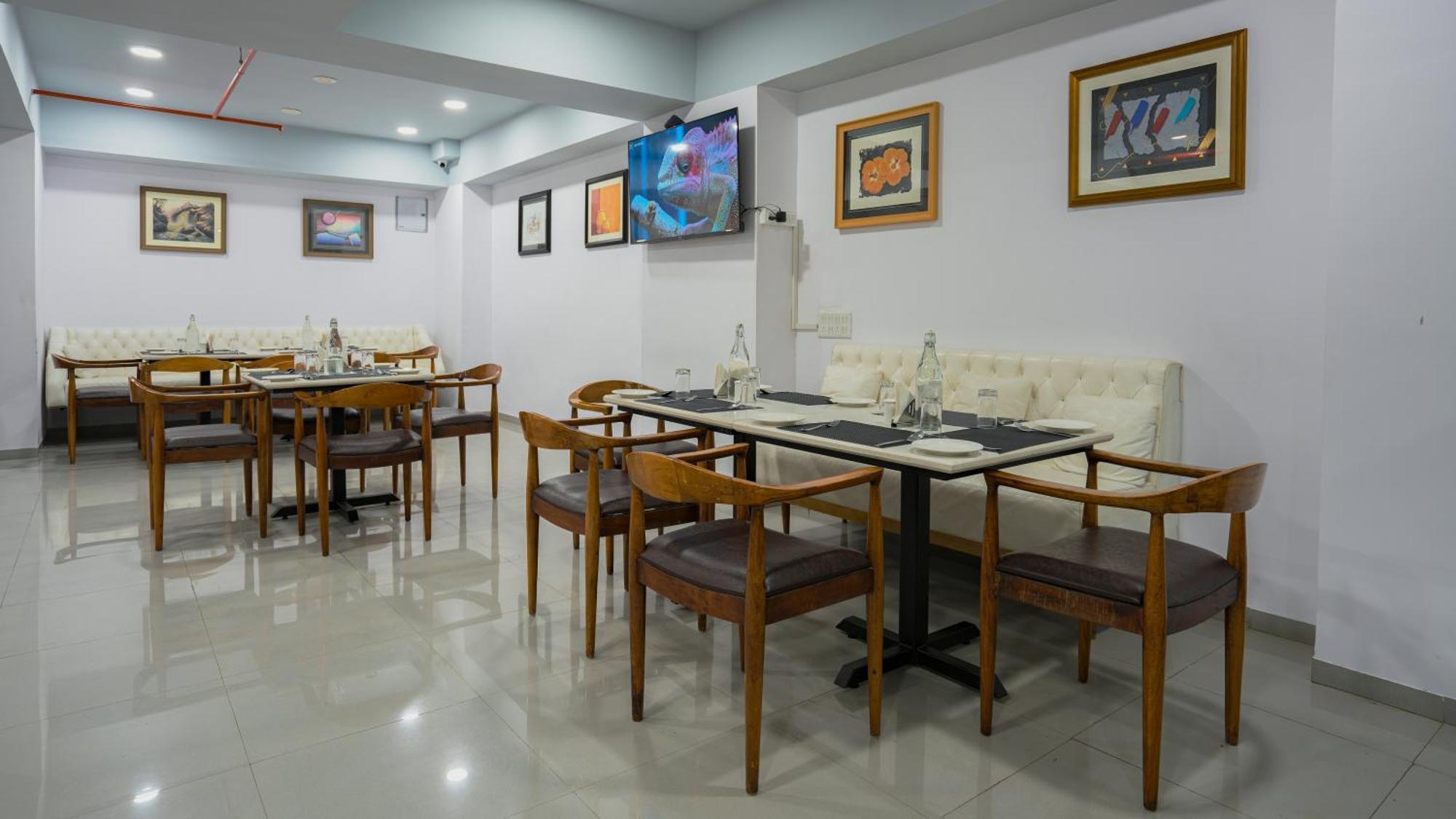 Hotel Downtown Gandhinagar Exterior foto